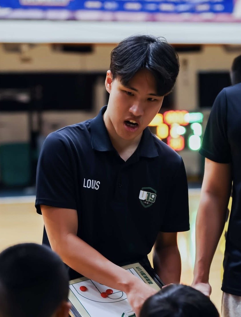 Coach Louis.Z
